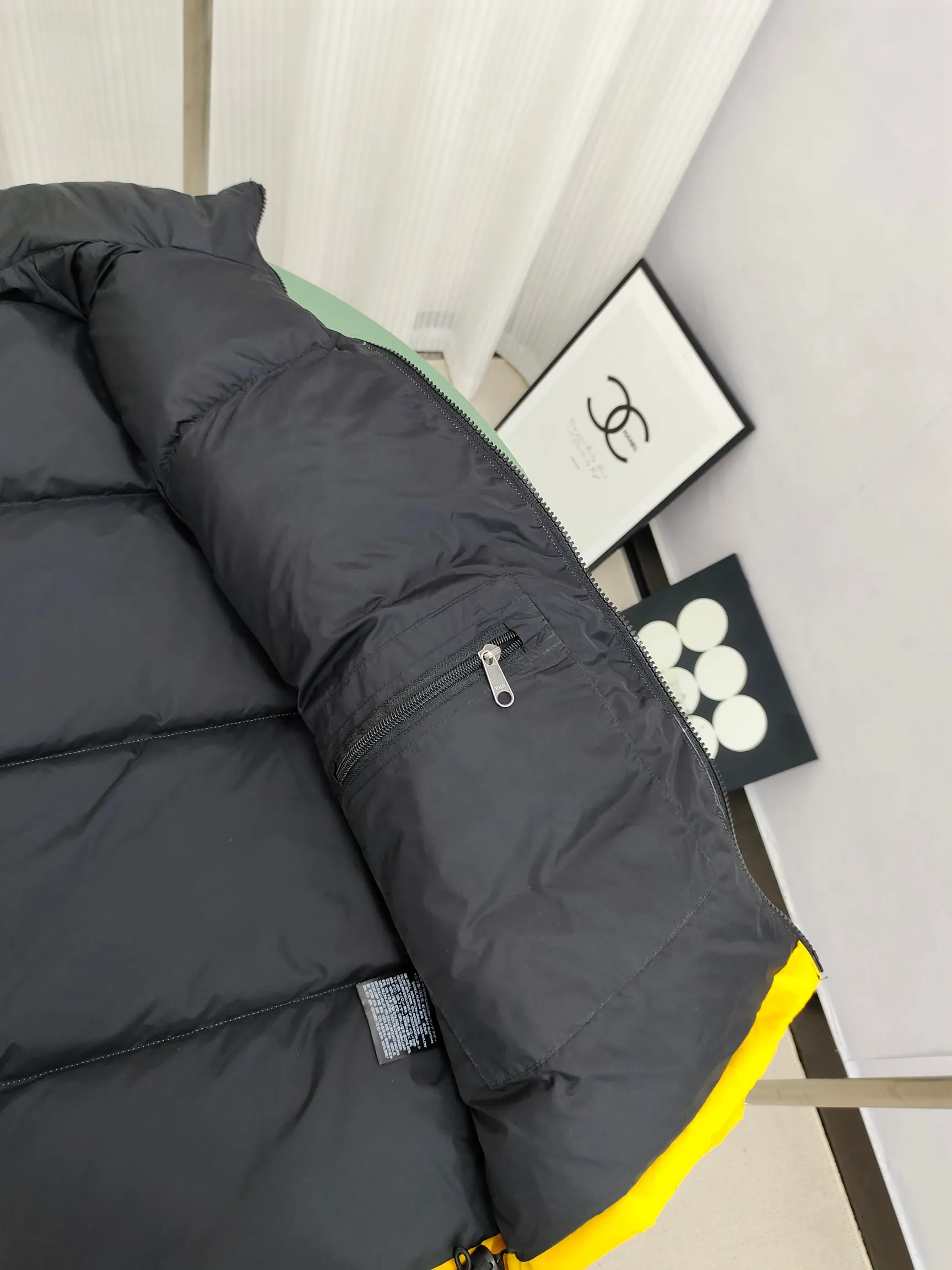 The North Face Classic 1996 ， Quality ， ，YKK ISO 9000Quality ZP ， Premium ， ， ， Lightweight 。Classic ， 。 。 Yellow Size：XS-XXL